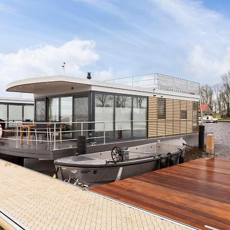 Welcome In - Houseboat 'Elysium' Met Eigen Aanlegsteiger Sneek - Offingawier Экстерьер фото