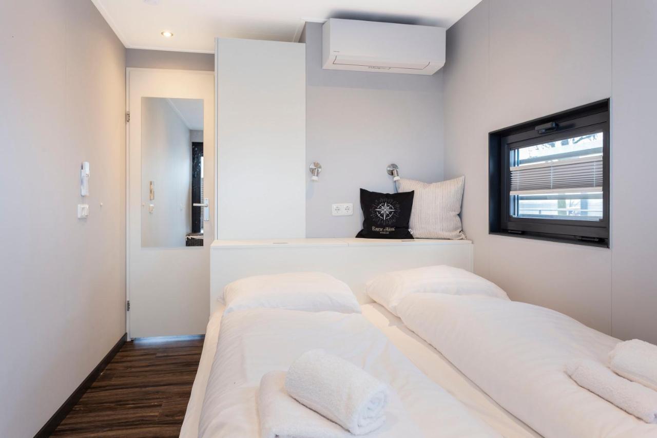 Welcome In - Houseboat 'Elysium' Met Eigen Aanlegsteiger Sneek - Offingawier Экстерьер фото