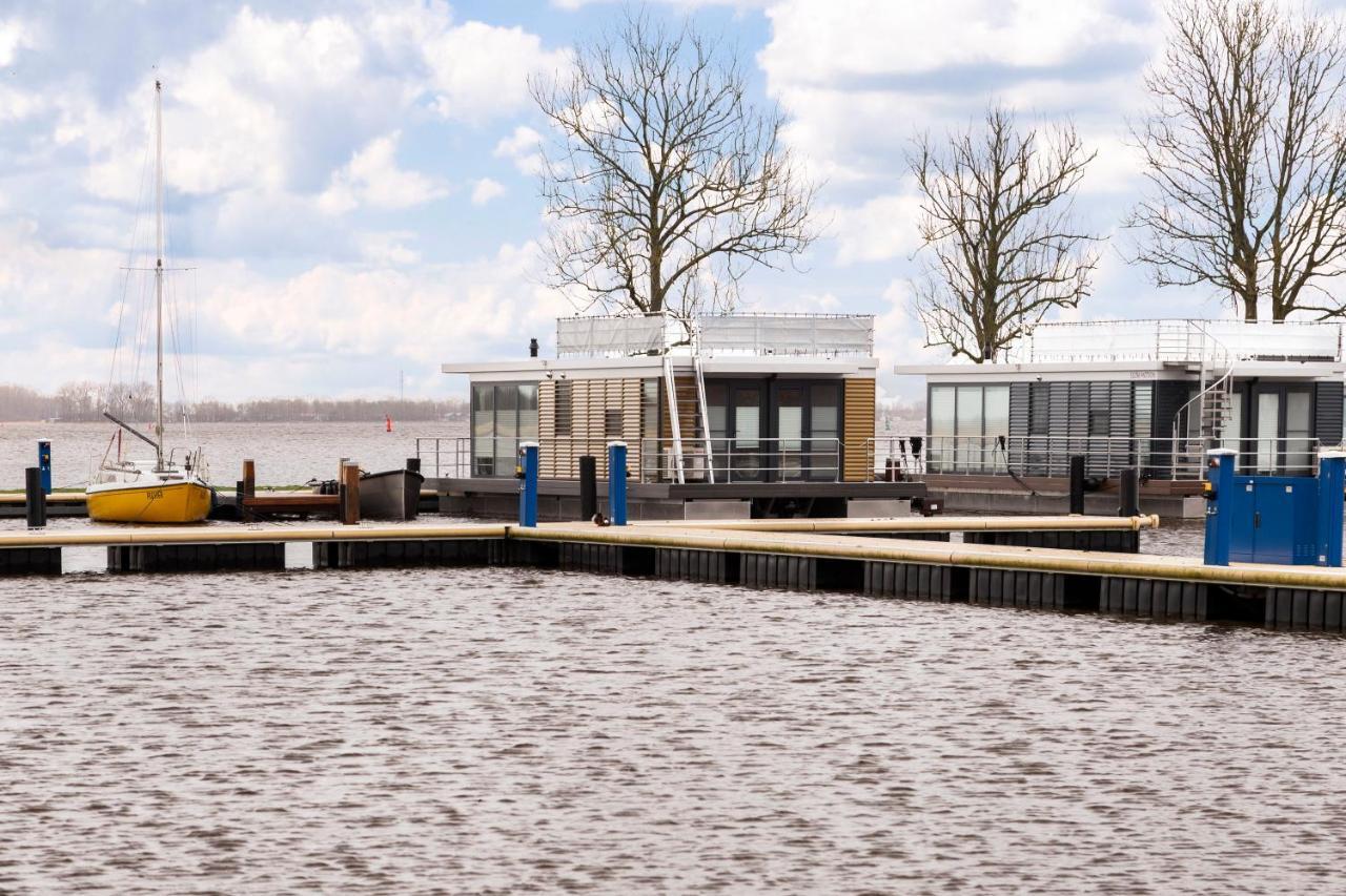 Welcome In - Houseboat 'Elysium' Met Eigen Aanlegsteiger Sneek - Offingawier Экстерьер фото