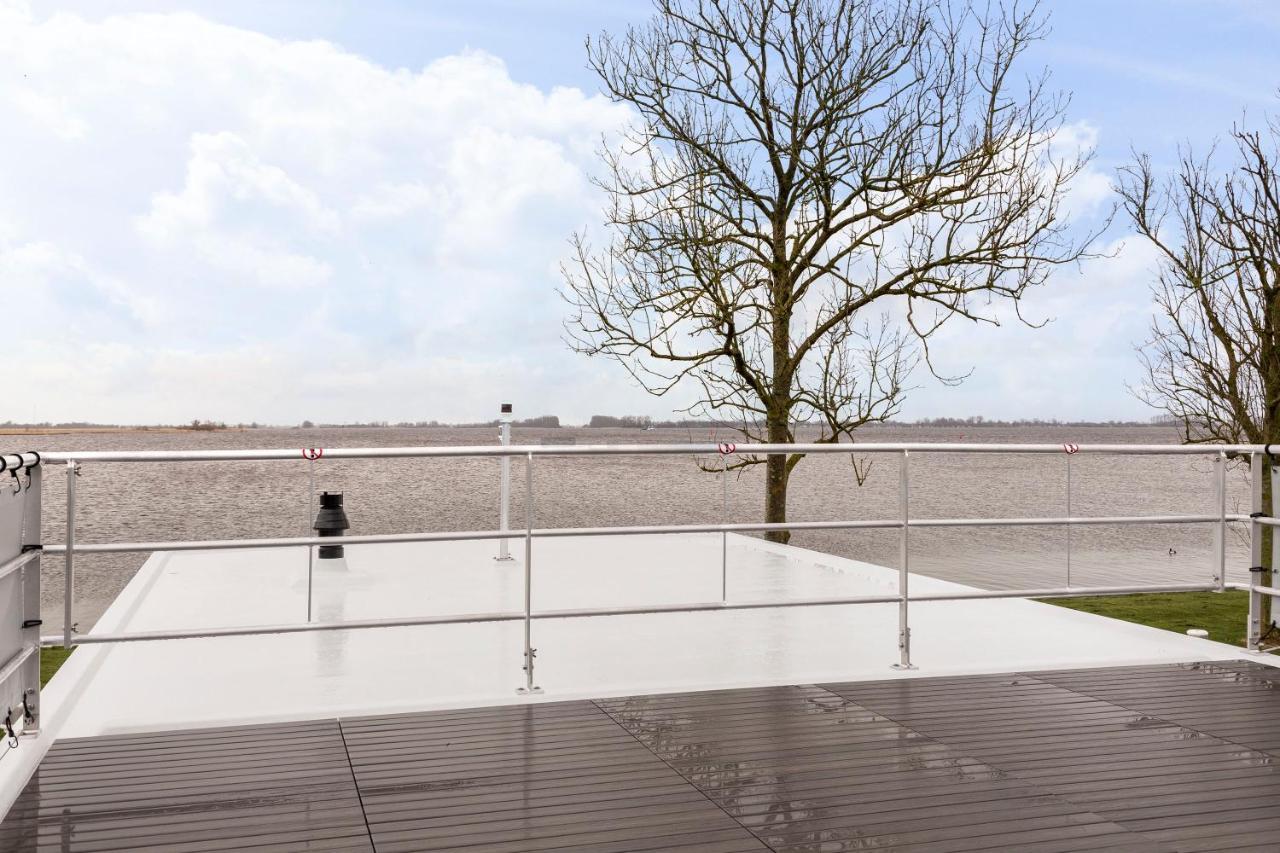 Welcome In - Houseboat 'Elysium' Met Eigen Aanlegsteiger Sneek - Offingawier Экстерьер фото