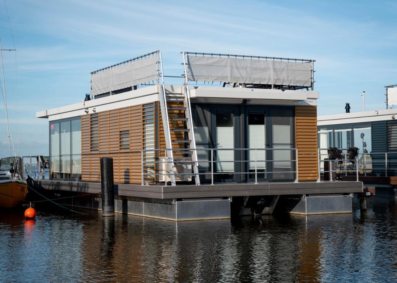 Welcome In - Houseboat 'Elysium' Met Eigen Aanlegsteiger Sneek - Offingawier Экстерьер фото