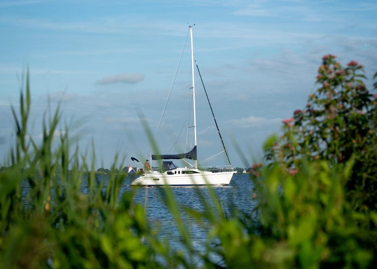 Welcome In - Houseboat 'Elysium' Met Eigen Aanlegsteiger Sneek - Offingawier Экстерьер фото