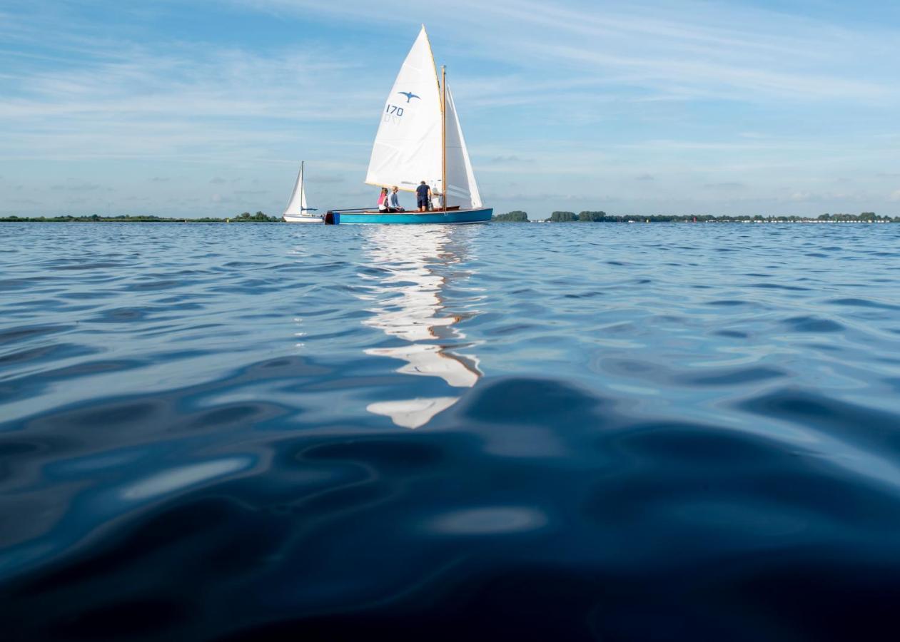 Welcome In - Houseboat 'Elysium' Met Eigen Aanlegsteiger Sneek - Offingawier Экстерьер фото