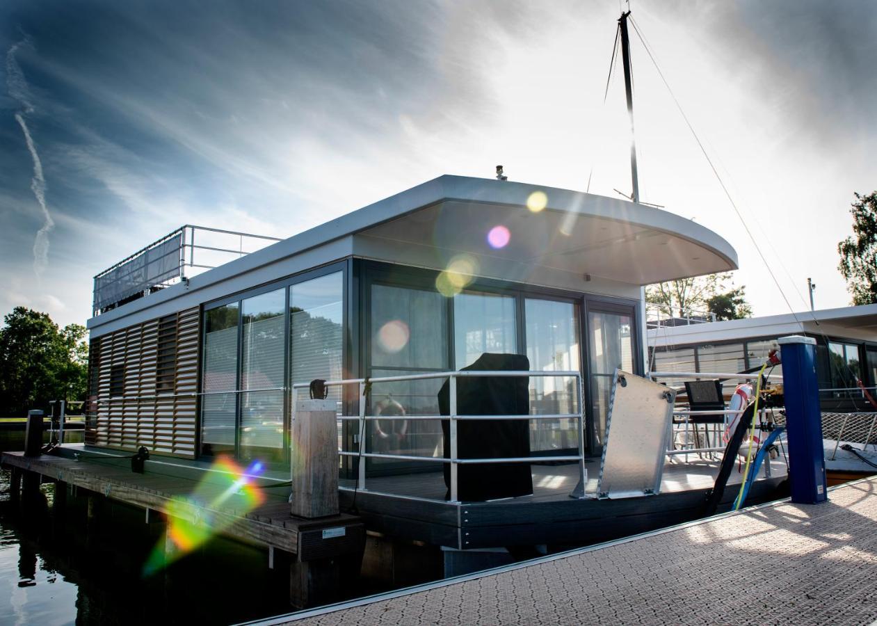 Welcome In - Houseboat 'Elysium' Met Eigen Aanlegsteiger Sneek - Offingawier Экстерьер фото