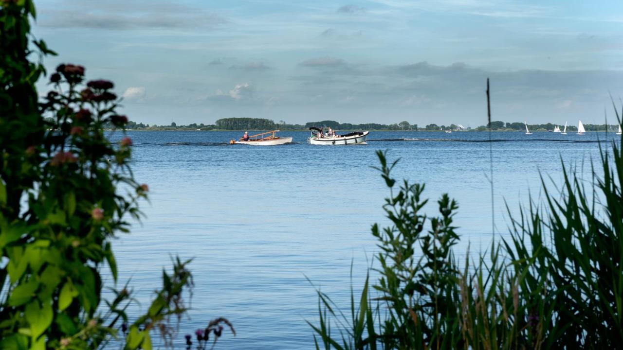 Welcome In - Houseboat 'Elysium' Met Eigen Aanlegsteiger Sneek - Offingawier Экстерьер фото