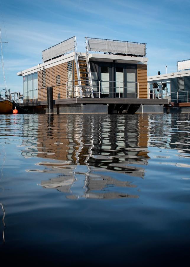 Welcome In - Houseboat 'Elysium' Met Eigen Aanlegsteiger Sneek - Offingawier Экстерьер фото
